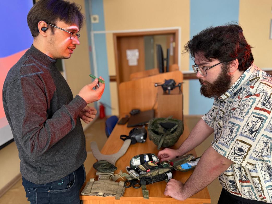 В Уральском филиале прошел Урок мужества с участником СВО