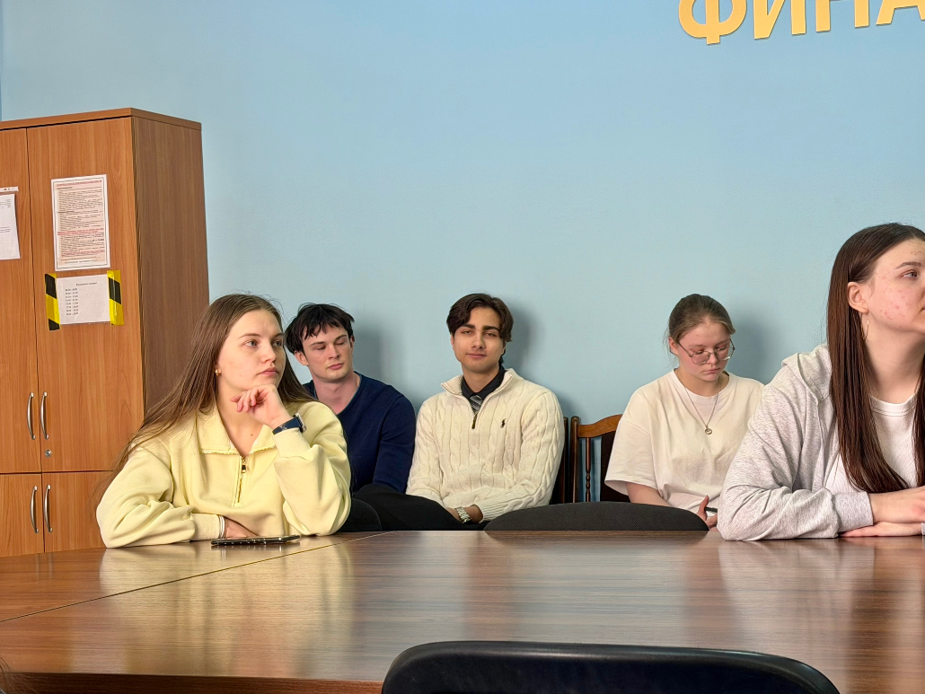 25 февраля в стенах нашего учебного заведения прошел старостат. Разговор получился серьезным и очень важным.