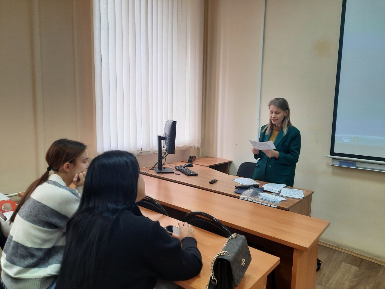 Прошла деловая игра «Семейный бюджет» со студентами колледжа предпринимательства и отраслевых технологий