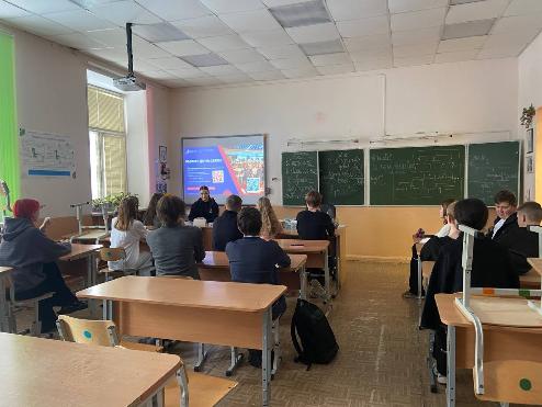 Не просто лекция или презентация, а живой диалог с тем, кто совсем недавно сидел за теми же партами